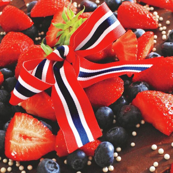 Hovedbilde Servietter 17. mai med motiv av flaggsløyfe - ...